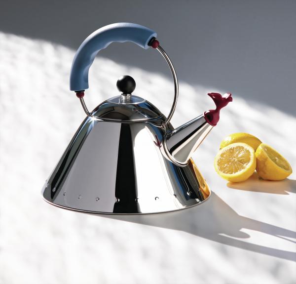 Alessi Wasserkessel "9093" designed by Michael Graves